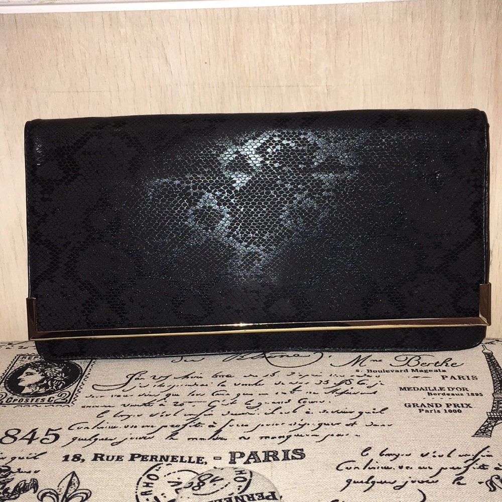 Black clutch